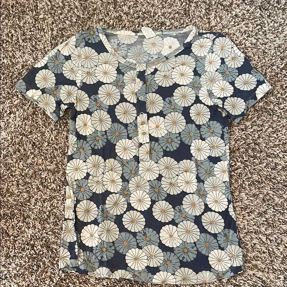Kate Quinn Floral Navy and White Women's Henley XS